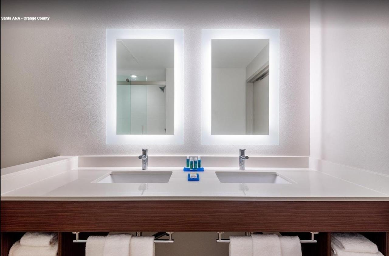 Holiday Inn Express & Suites Santa Ana - Orange County By Ihg Экстерьер фото